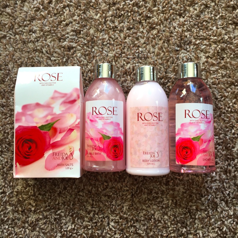 Rose Bath Set